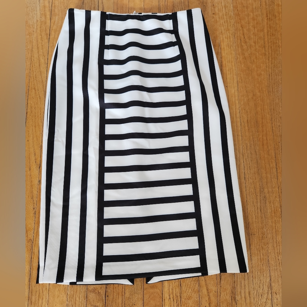 WHBM Black and white striped pencil skirt size 0 XS